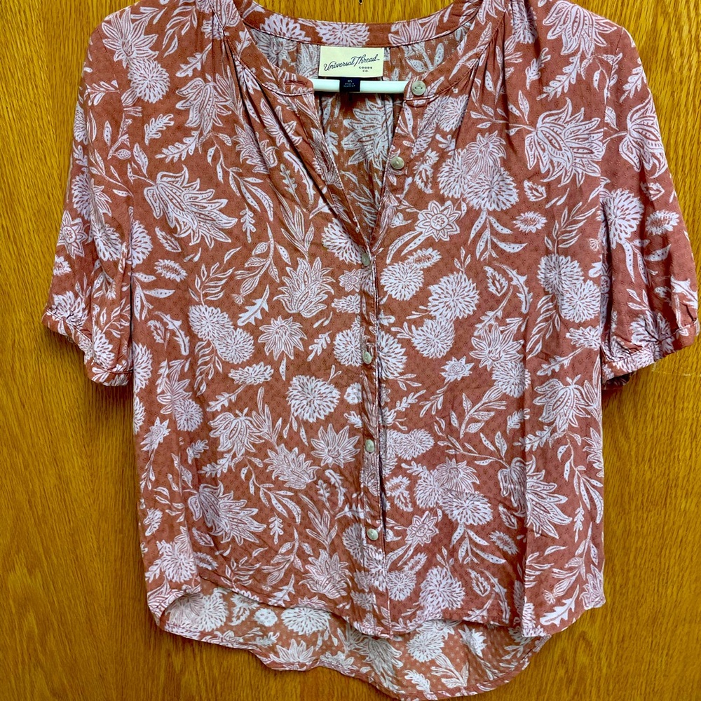 Universal Thread Goods Co Top